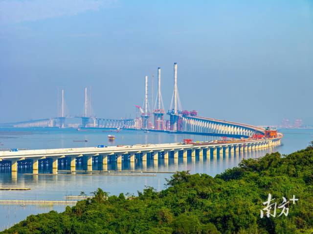 黄茅海跨海通道建设现场。