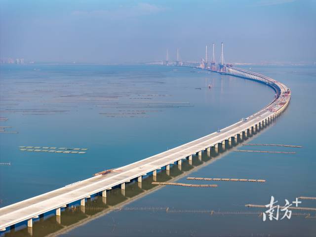 黄茅海跨海通道建设现场。