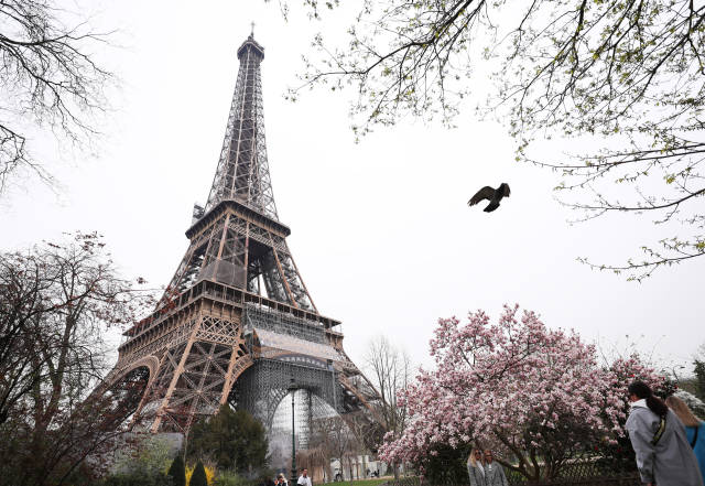 法国巴黎埃菲尔铁塔。新华社 发
