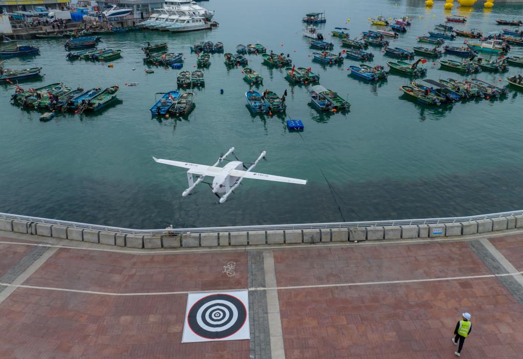 2月5日，丰翼无人机搭载海鲜从大鹏新区飞往龙岗（无人机照片）。新华社记者 毛思倩 摄