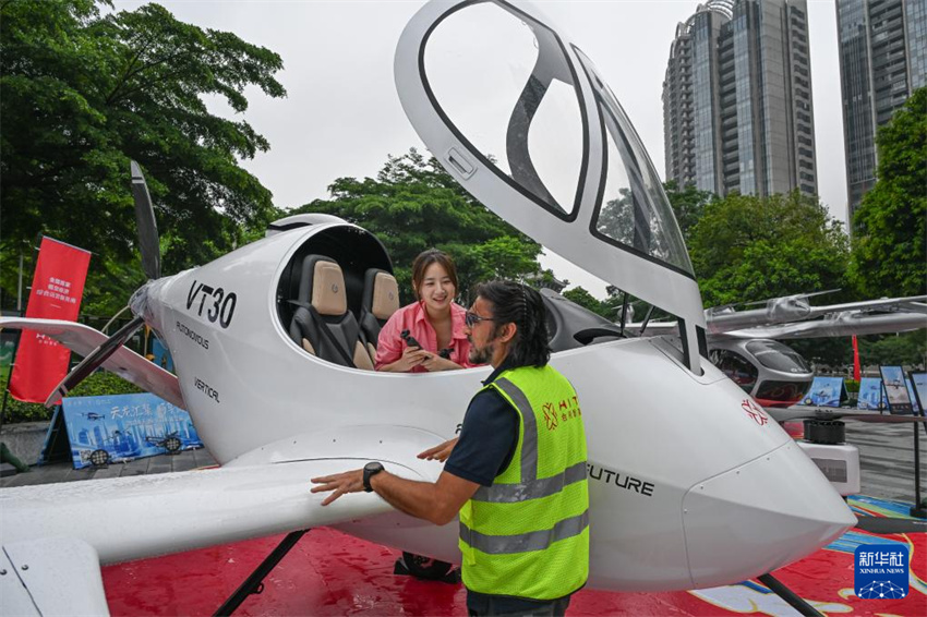 Show aéreo de baixa altitude realizado em Guangzhou