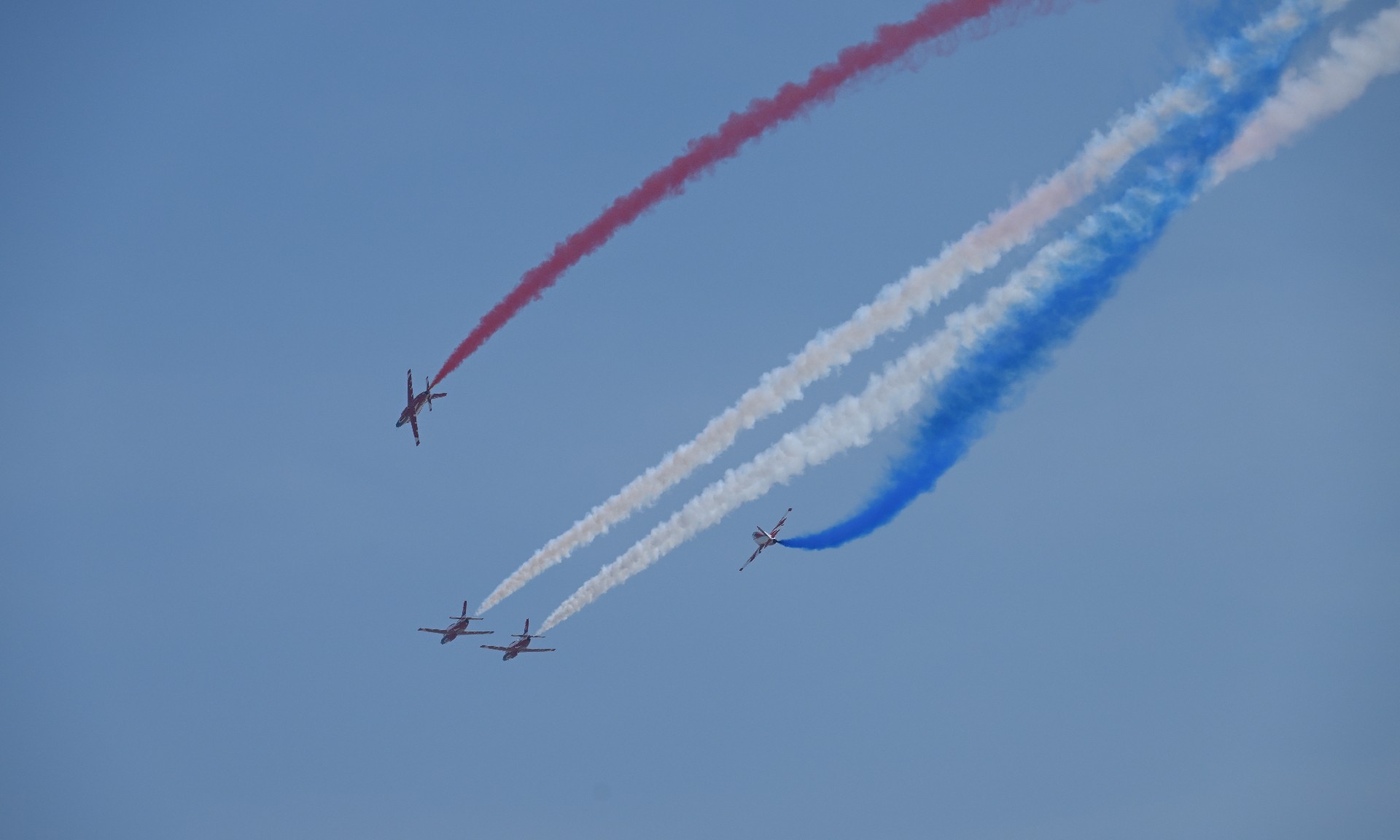 China’s Hongying (Red Eagle) Aerobatic Team performs at Airshow China 2024 on November 12, 2024. 袁子翔 拍摄