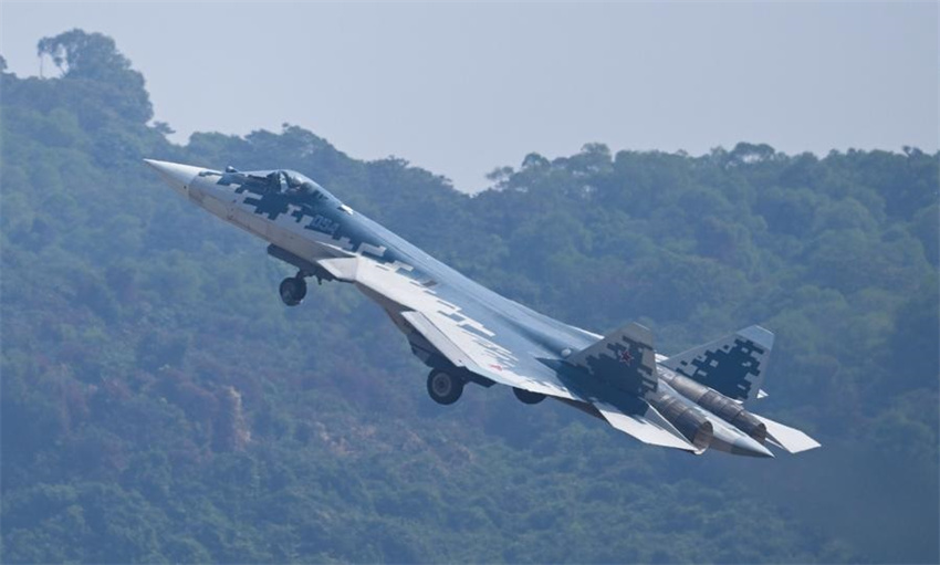 Zhuhai: caças furtivos da China e da Rússia encenam apresentação durante o Airshow China