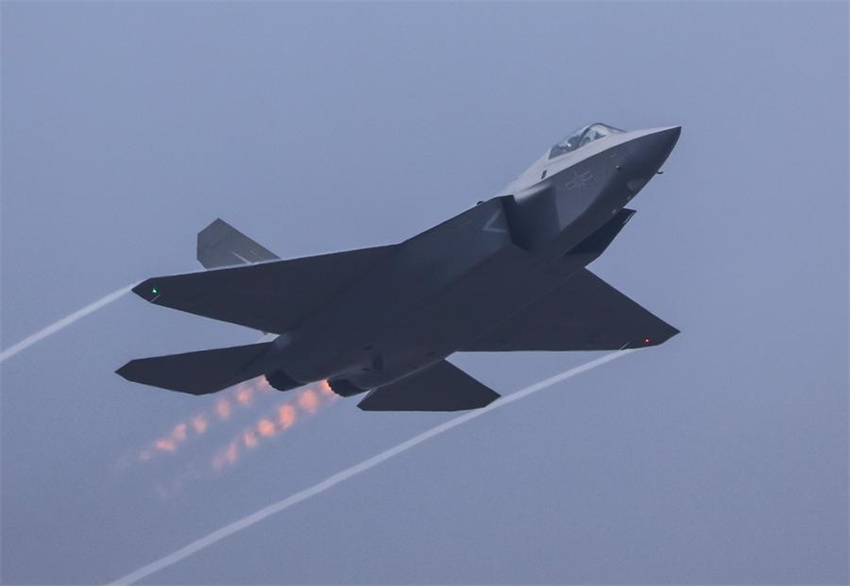 Zhuhai: caças furtivos da China e da Rússia encenam apresentação durante o Airshow China