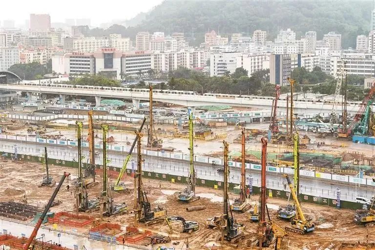 ▲深圳机场东枢纽建设现场。宝安日报记者 刘安邦 李雅静 摄