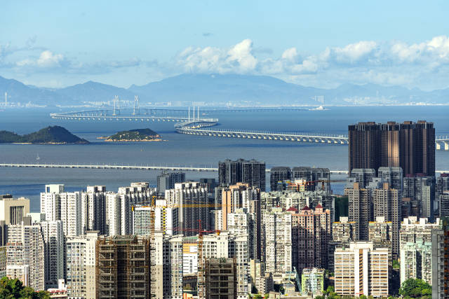 粤港澳大湾区诸城不断突破地理界限，城市边界日益模糊甚至趋于“消失”，看起来如同一座城市。来源：视觉中国