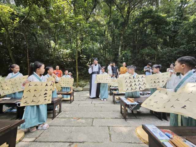 广东罗浮山景区凭借“文旅融合新画卷：非遗点亮罗浮之旅”的“文旅+非遗”模式，成功入选风景名胜区文旅融合典型案例