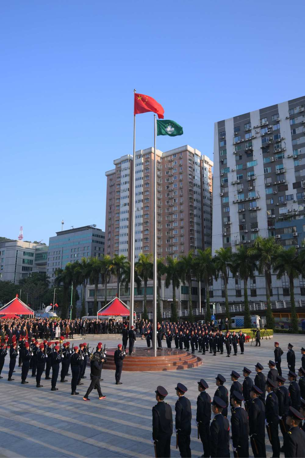 12月20日，澳门特别行政区政府隆重举行升旗仪式，庆祝澳门回归祖国25周年。　