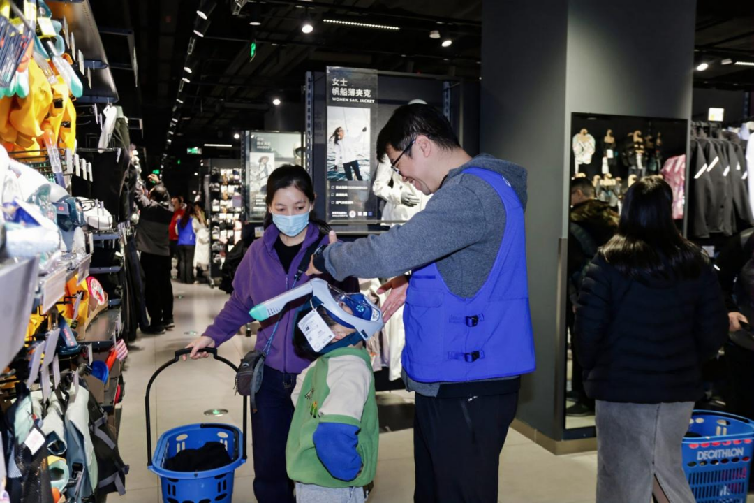 On December 21, Decathlon, a global multi-disciplinary sports brand, opened its first new logo store in Guangzhou, marking another important milestone in its continuous deepening of the Guangdong market.