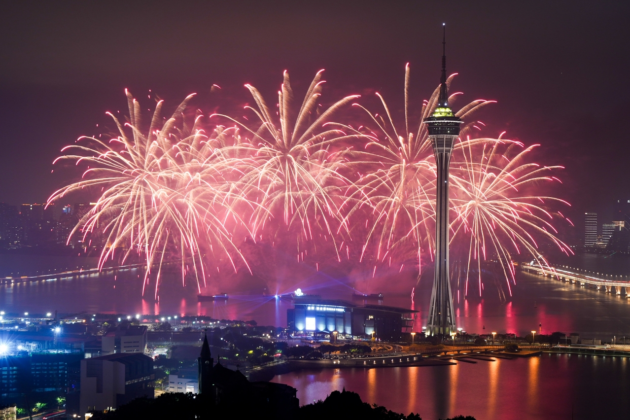 “Espectáculo de Fogo-de-Artifício para as Celebrações do 25.º Aniversário do Estabelecimento da RAEM” realizado com sucesso